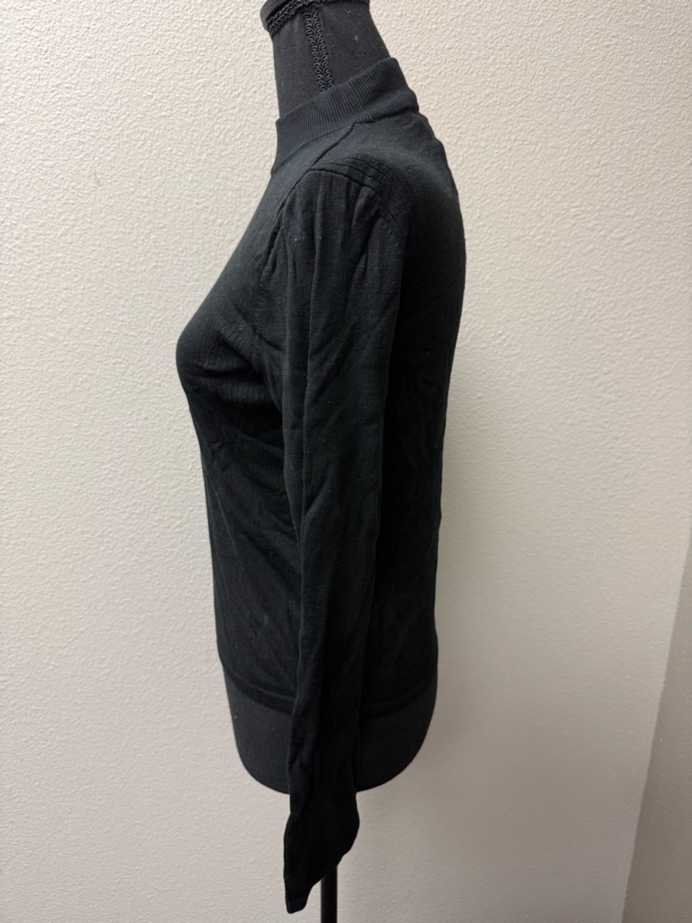 Augusta Silk Black Ribbed Turtleneck Sweater 100% Silk Fitted Medium Chic - Picture 4 of 10